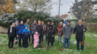 Baumpflanzung mit Familien, Sattlegger und BV