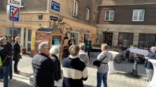 LA21-8_Eroeffnung_Buecherschrank_220328_18