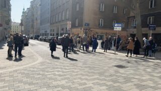 LA21-8_Eroeffnung_Buecherschrank_220328_2
