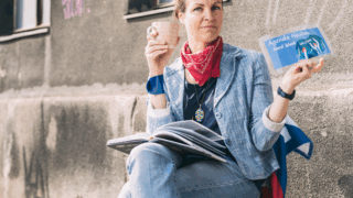 Sigrid in ihrem Grätzl Neubau