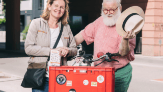 Bettina und Willi mit ihrem Grätzlrad